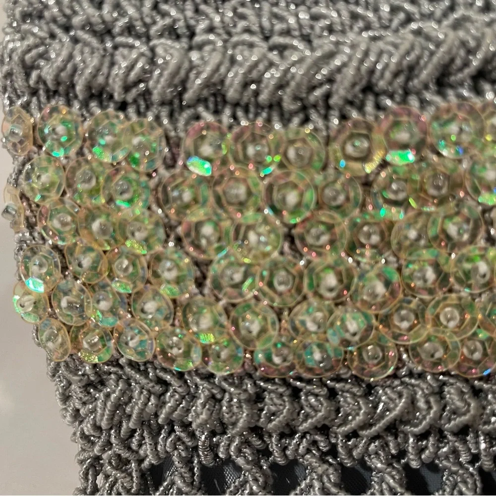 ☀️☀️2/$10 Gray Woven and Green Sequined Zipper Clutch Wallet or Coin Purse | EUC